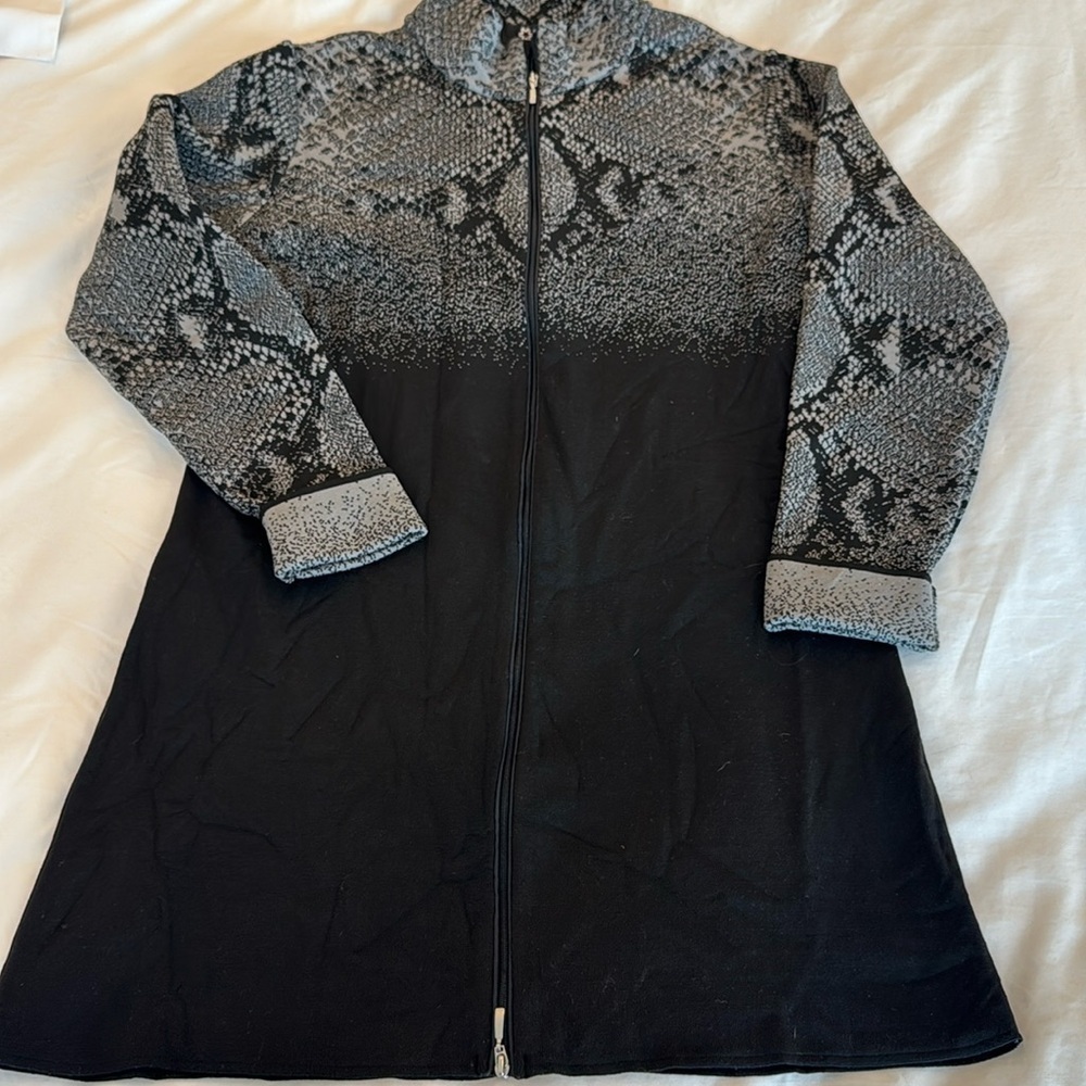 Newland full zip long  jacket EUC XL
